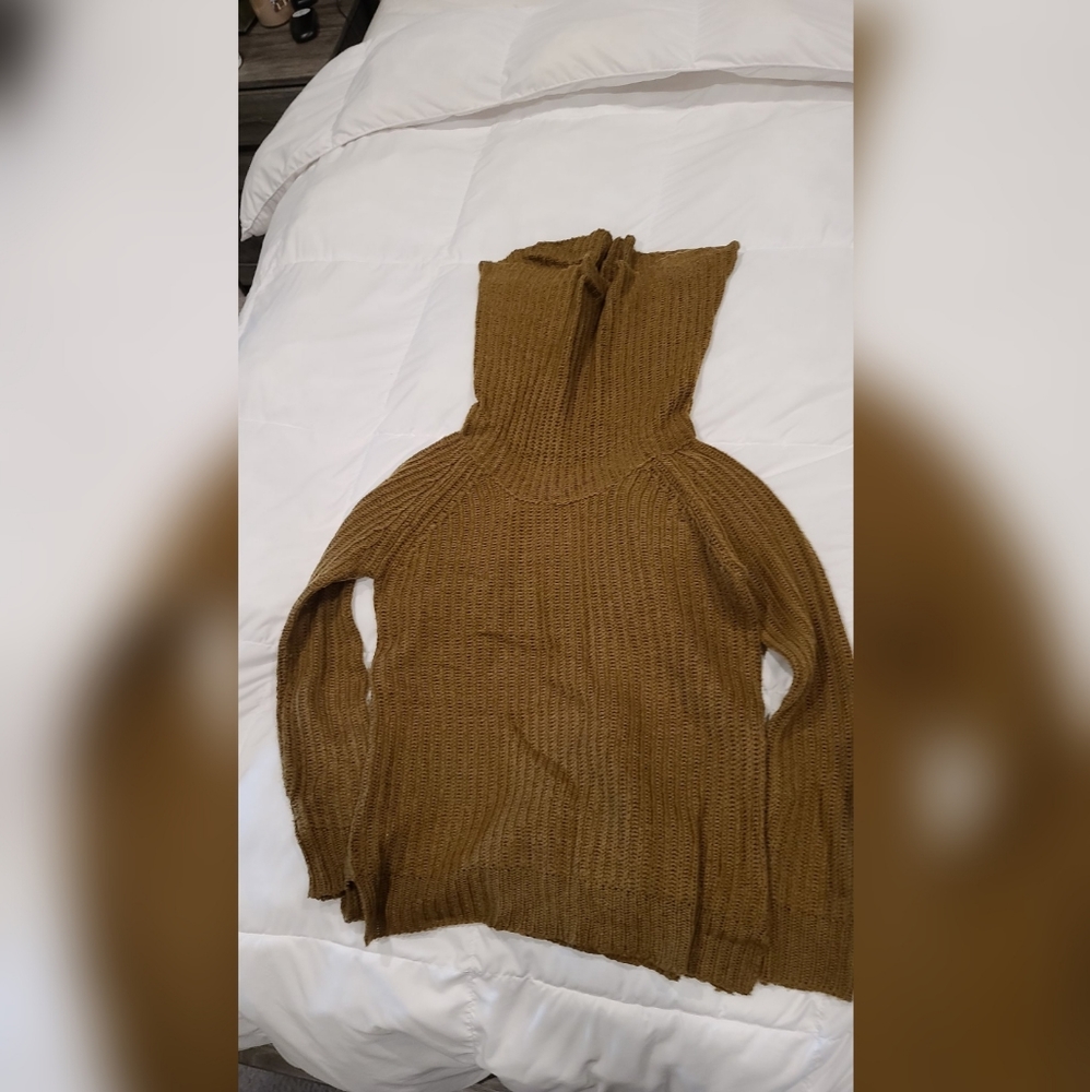 Short, knitted sweater, puffy turtle neck